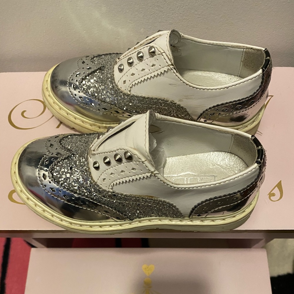 Lovely toddler sneakers. In great condition